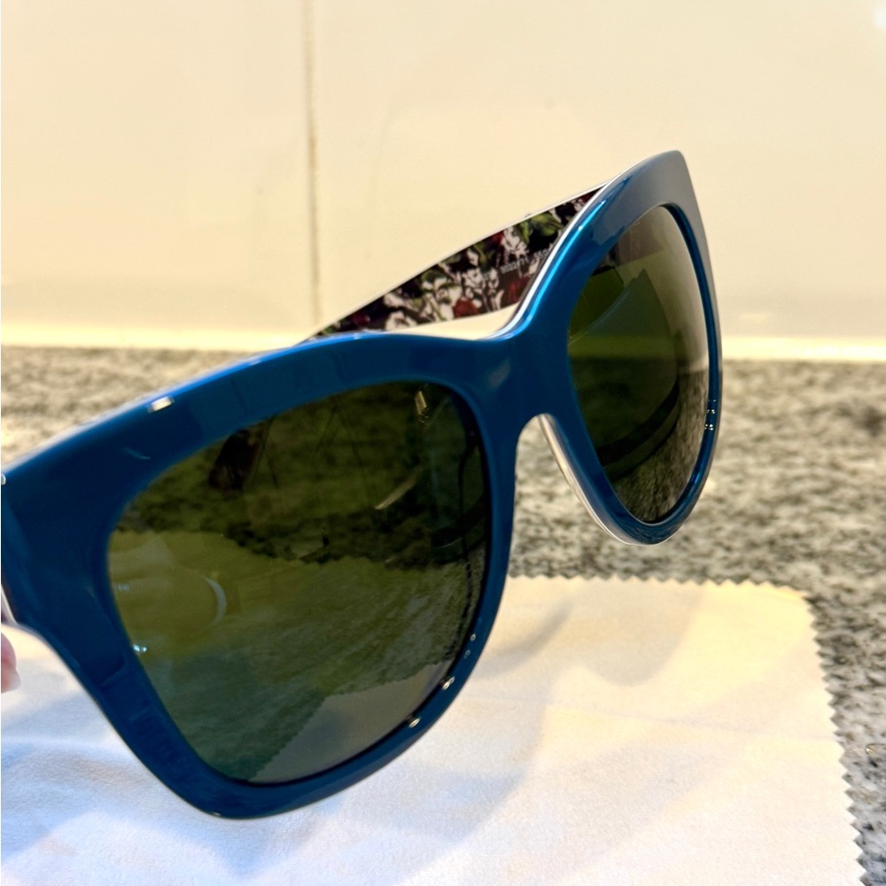 New!!- Dolce and Gabbana DG4270